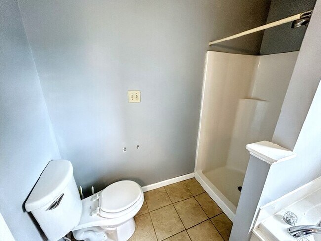 Building Photo - 6432 Goldenrod Ct