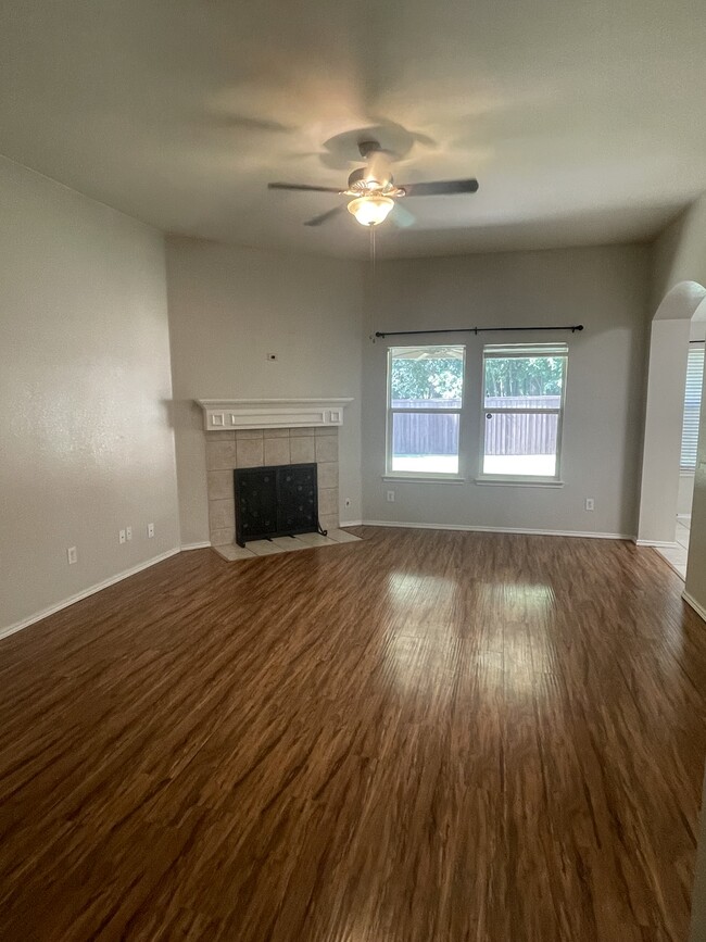 Building Photo - 1832 White Pine Trail