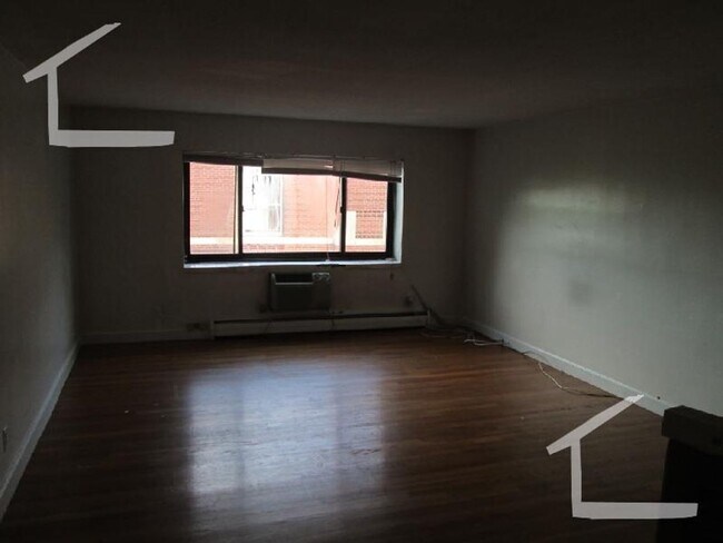 Building Photo - 36 Dighton St