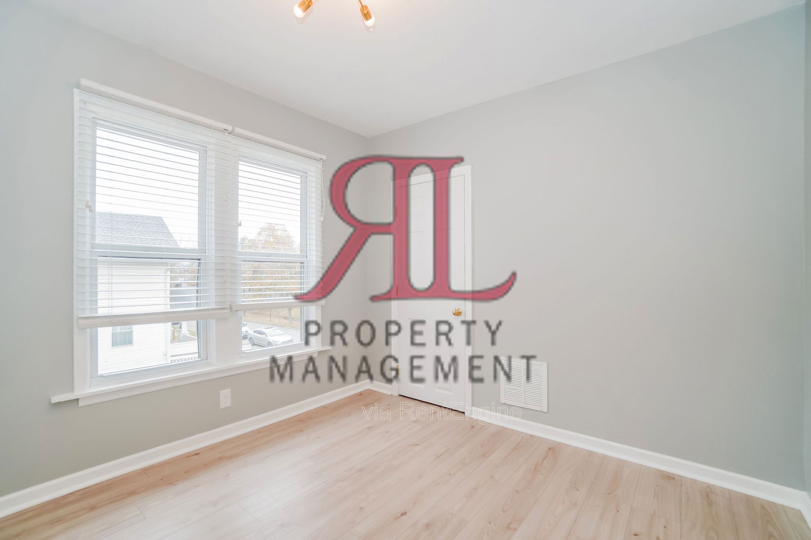 Building Photo - 543 E Jenkins Ave