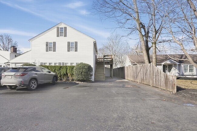 Building Photo - 92 Main St