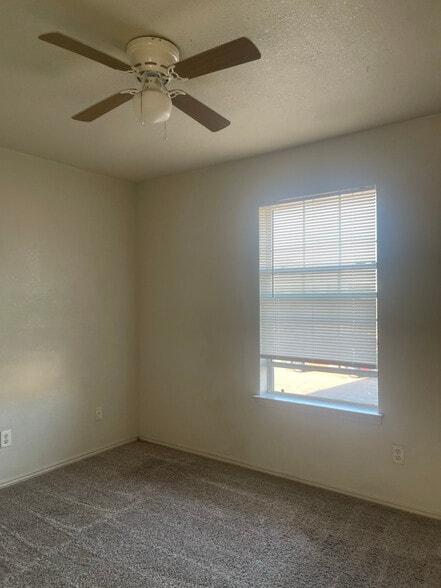 Building Photo - 5806 Redstone Dr