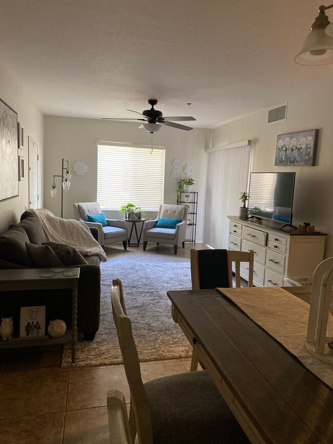 Building Photo - Adorable Northwest 2 bedroom condo!