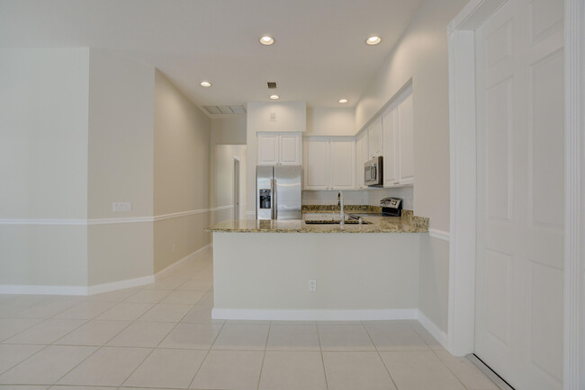 Building Photo - 256 San Remo Dr