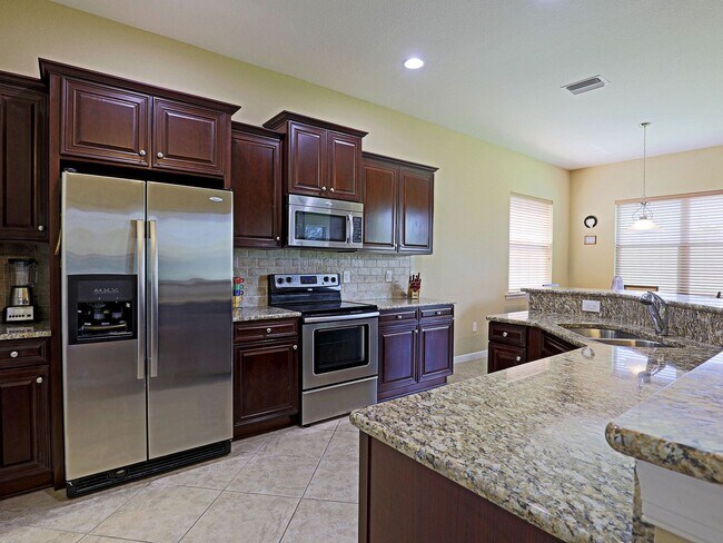 Building Photo - Emerson Square 5722