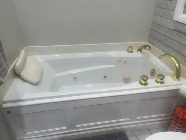 Building Photo - 47 Arabian Dr