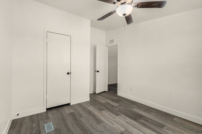 Building Photo - 1.25 Acre 5 Bedroom 3 Bathroom Horse Property in Florence!