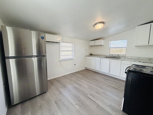 Building Photo - 2301 S Westminster Rd