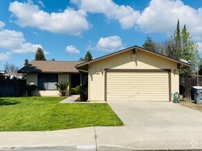 Building Photo - $2,100 Ashlan & Fowler, 3 Bedroom Home - H...