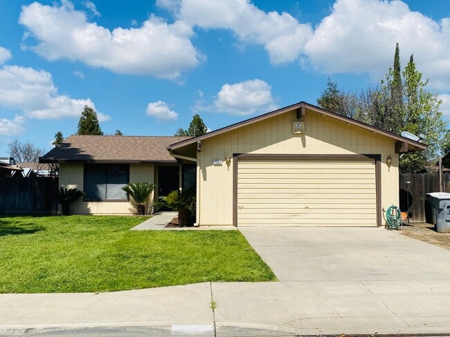 Primary Photo - $2,050 Ashlan & Fowler, 3 Bedroom Home - H...