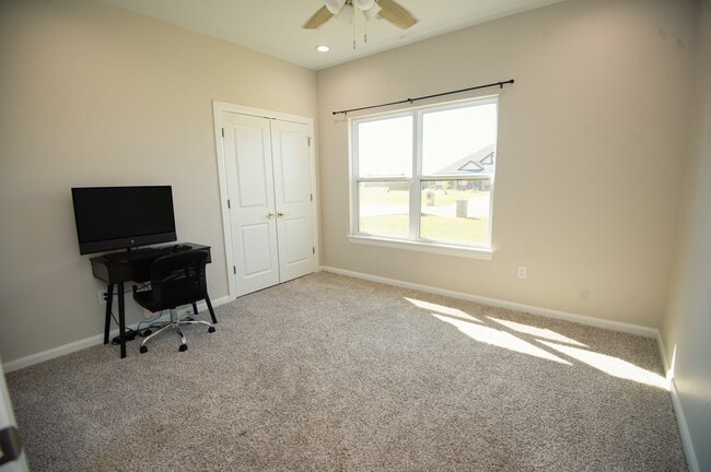 Building Photo - 110 Bandera ST