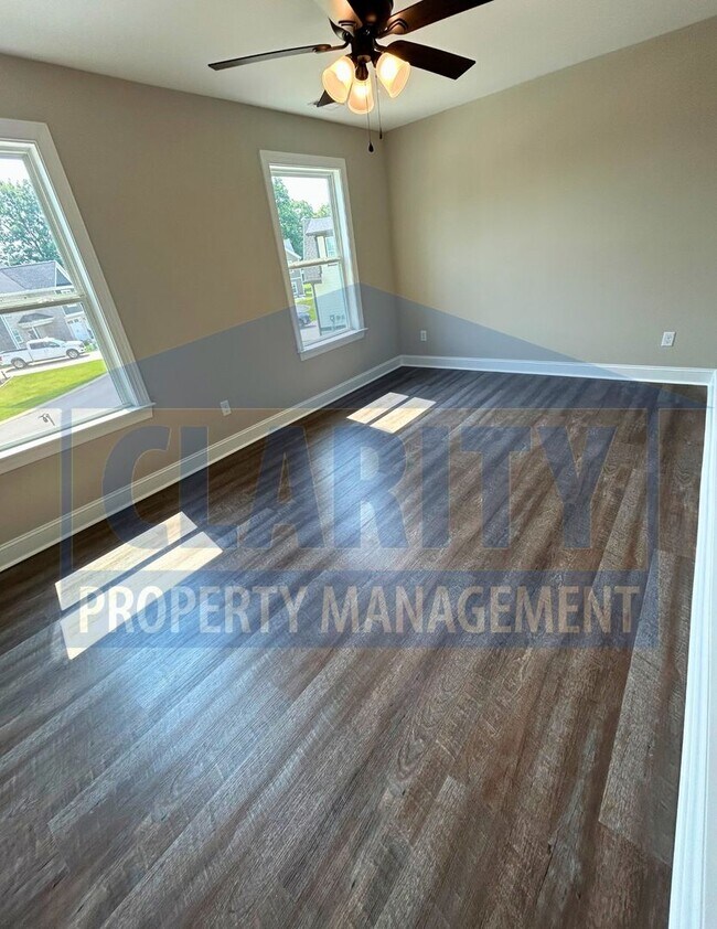 Building Photo - Spacious 4-bedroom home in prime Cleveland...