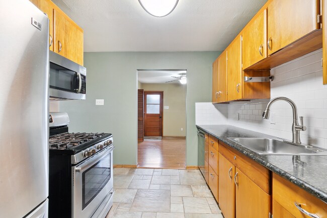 Building Photo - 420 Moss Ln