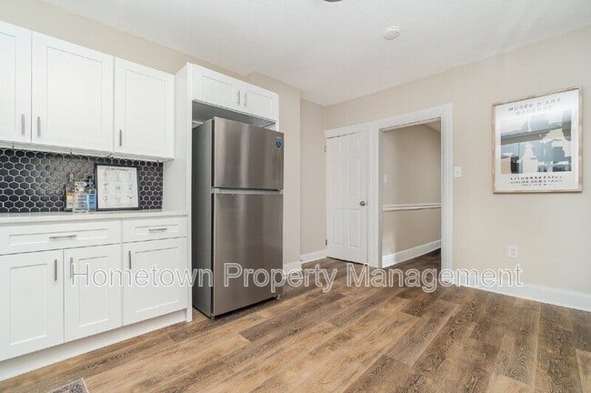 Building Photo - 321 W Mifflin St