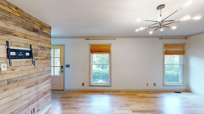 Building Photo - 107 Nimitz Cir