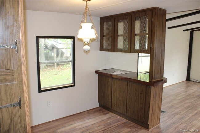 Building Photo - 16 Tanglewood Park Dr