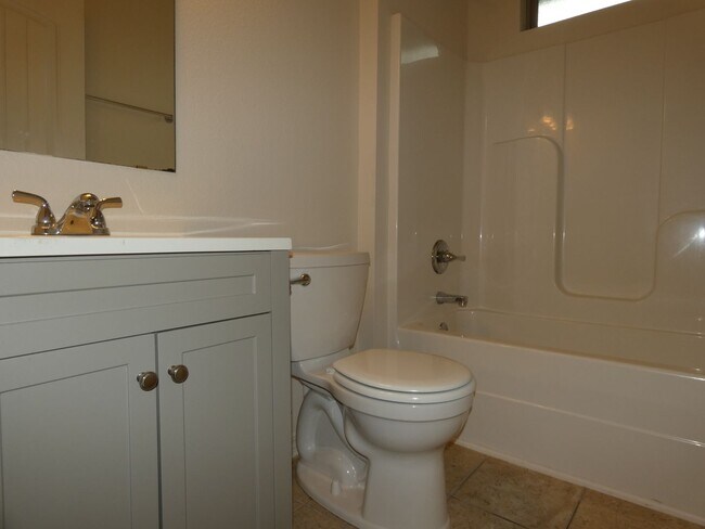 Building Photo - 5637 Peach Dr