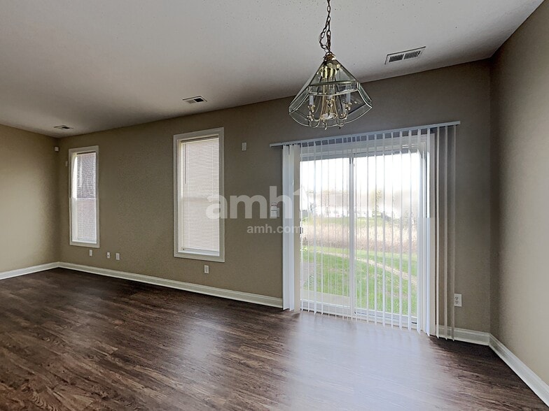 Building Photo - 5902 Cabot Dr