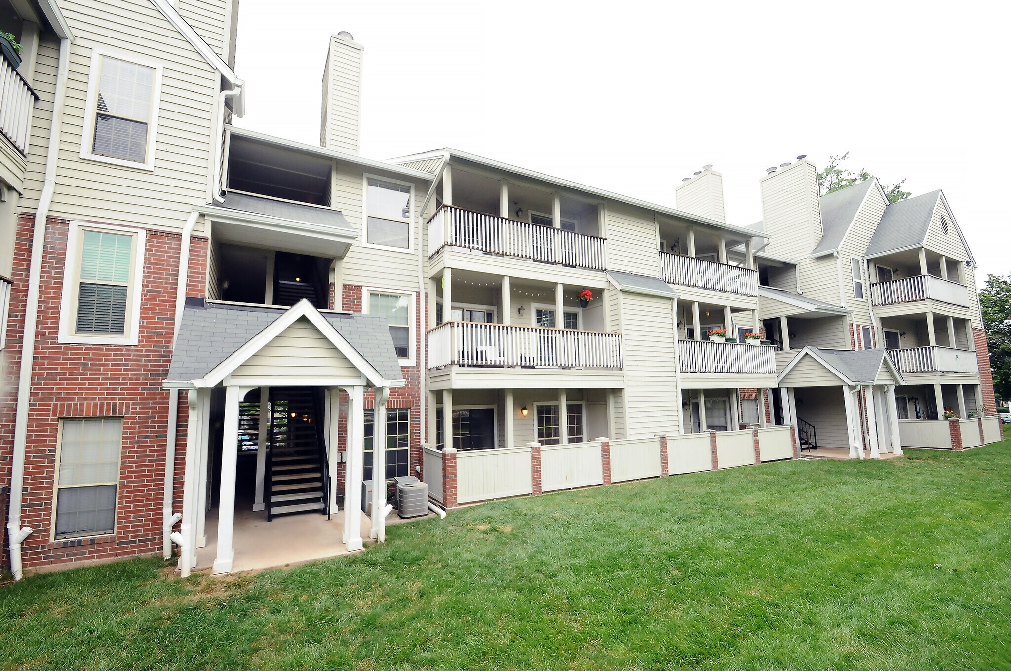 Building Photo - 3903 Penderview Dr