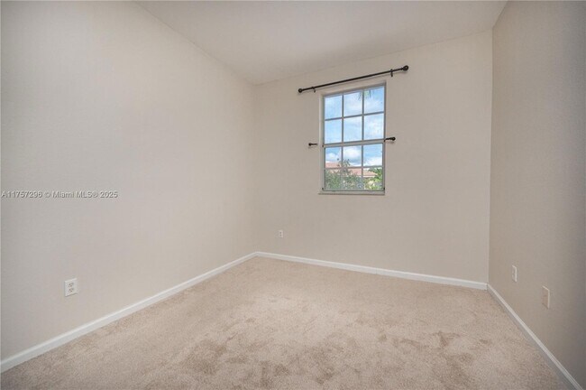 Building Photo - 445 NE 21st Ave