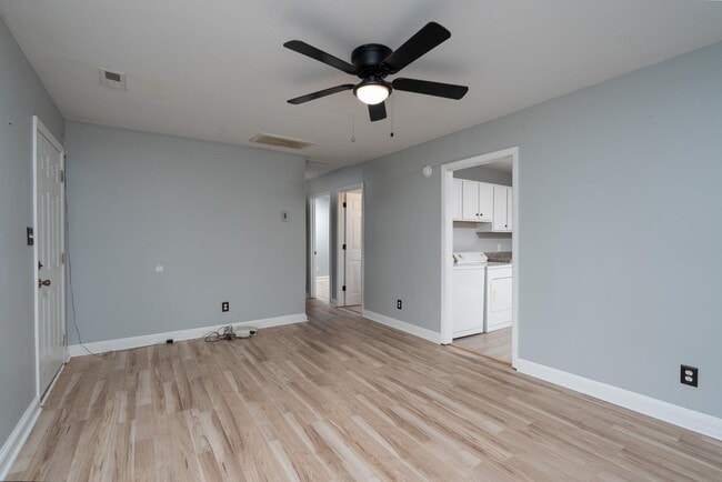 Building Photo - 113 Crestview Dr