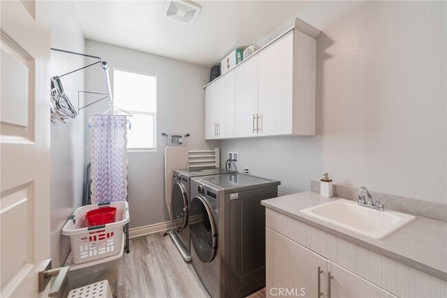 Building Photo - 102 Spectacle