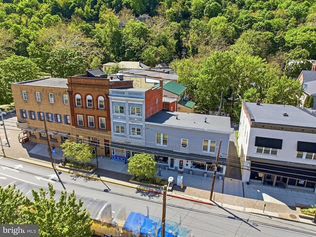 Building Photo - 15 N Washington St