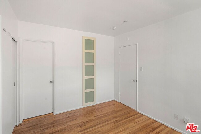 Building Photo - 2231 Laverna Ave