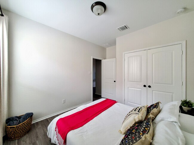 Building Photo - 14120 James Garfield St