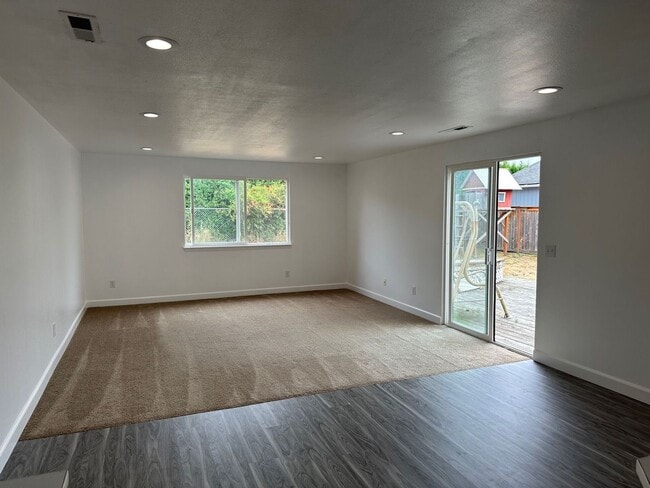 Building Photo - Cozy 3-bedroom rambler in Village Green av...