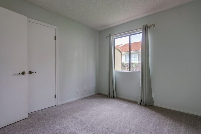 Building Photo - 4 bedroom home in amazing La Costa Community!