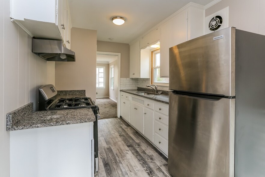 Building Photo - 1807 Giant St