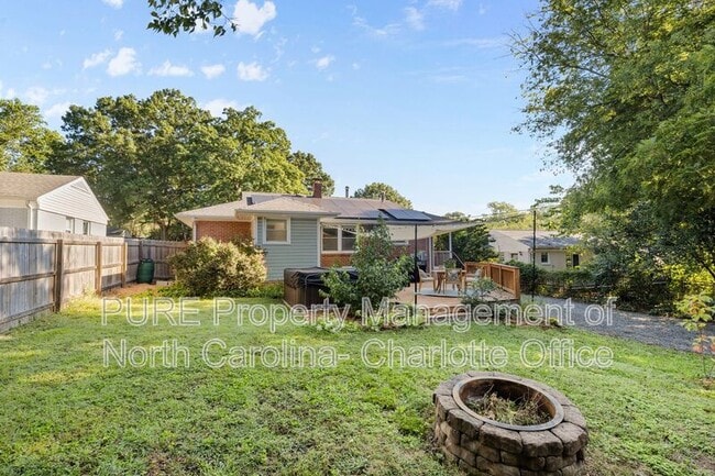 Building Photo - 1638 Academy St