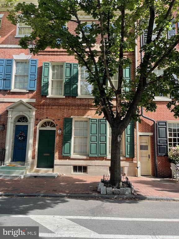 Building Photo - 235 Pine St