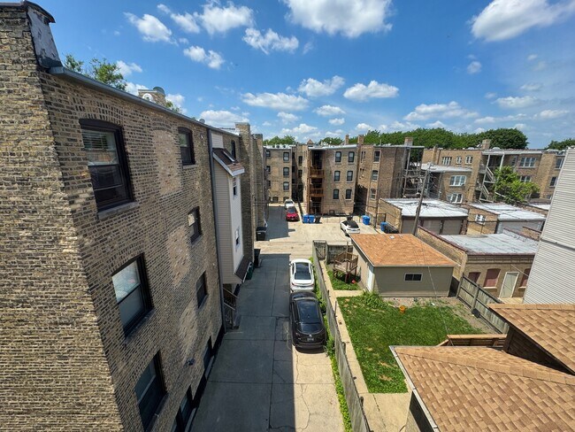 Building Photo - 6100 N Talman Ave