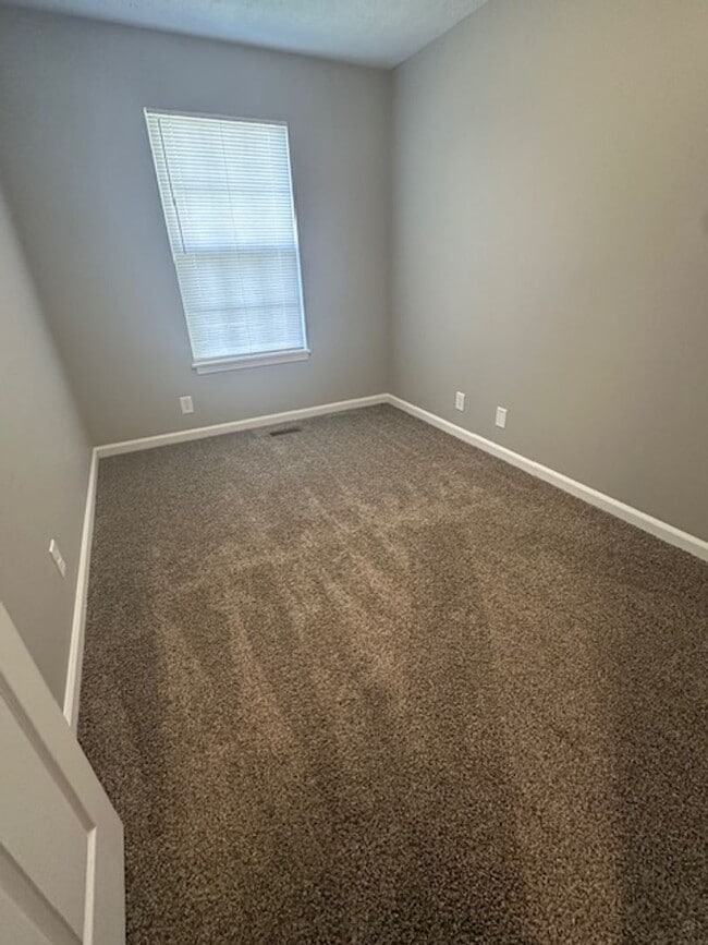 Building Photo - 1/2 off first months rent