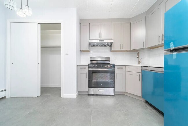 Building Photo - 134-46 Maple Ave