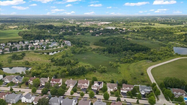 Building Photo - 966 Forest View Way