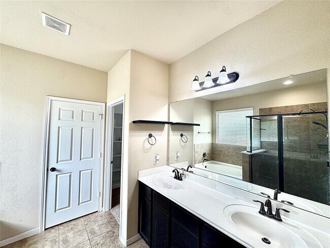Building Photo - 10007 Red Tamarack Ln