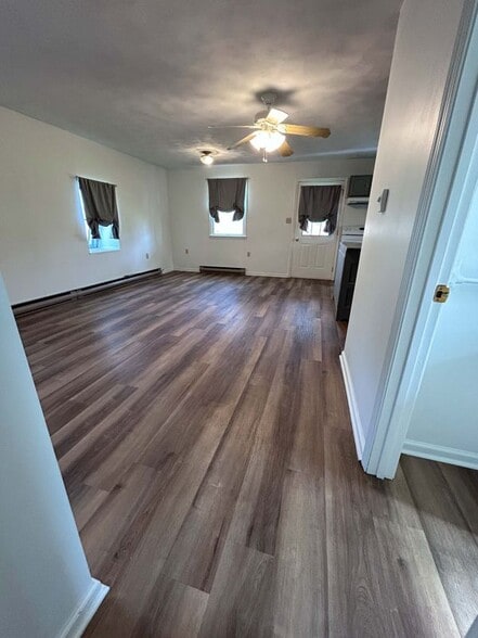 Building Photo - 16 W Main St