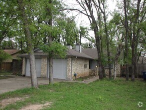 Building Photo - Adorable 2bedroom/1 bath Duplex on Wooded Lot