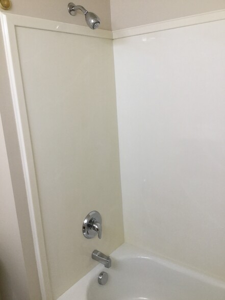 Building Photo - 479 Raven Way