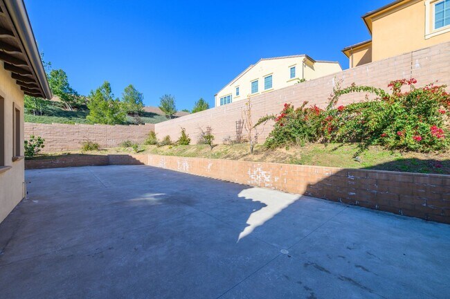 Building Photo - 51 Diamond Flats