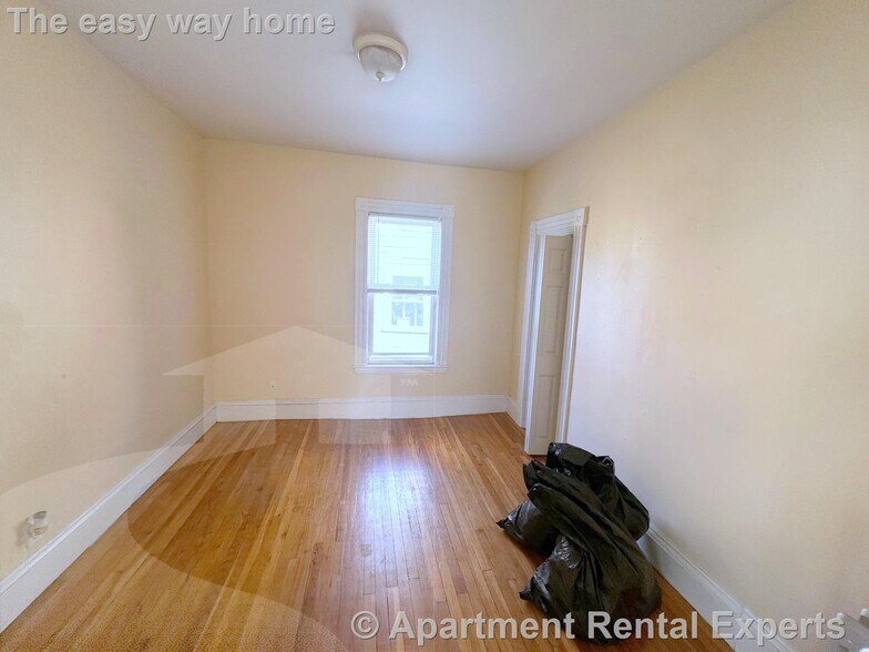 Building Photo - 145 College Ave