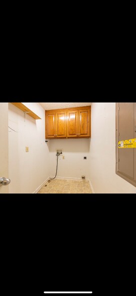 Building Photo - 6065 Val Del Rd