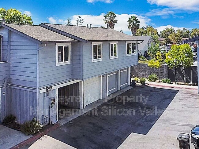 Building Photo - 547 Groth Pl