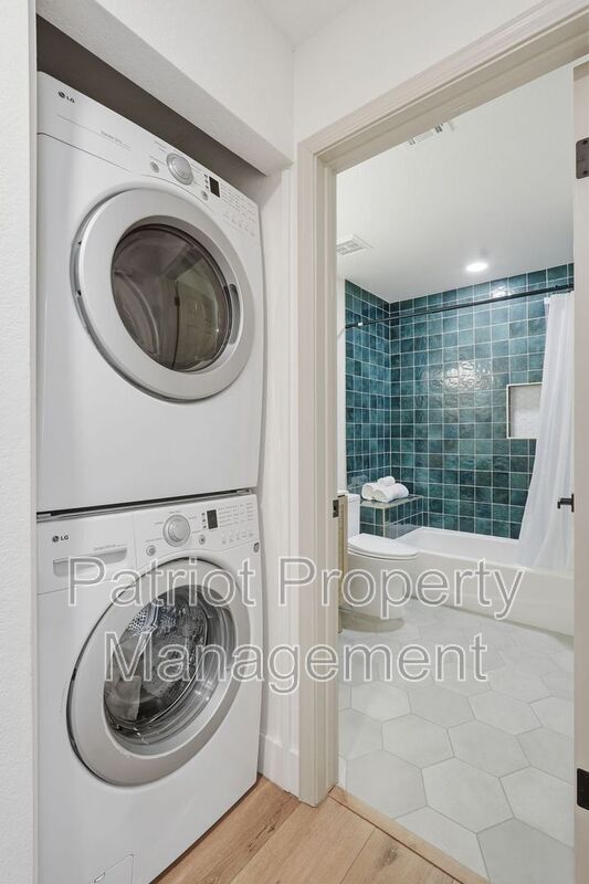 Building Photo - 9708-9708 E Vía Linda