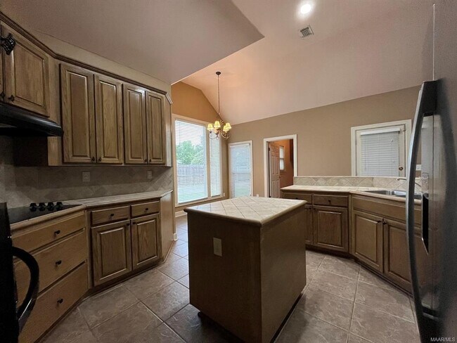Building Photo - 8839 Sturbridge Dr