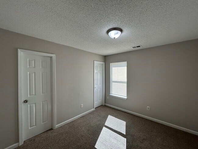 Building Photo - 7610 Bridelwreath Dr