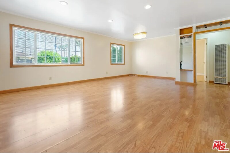 Building Photo - 430 E 184th St